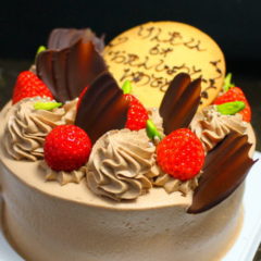 チョコ生クリームの誕生日・バースデーケーキ